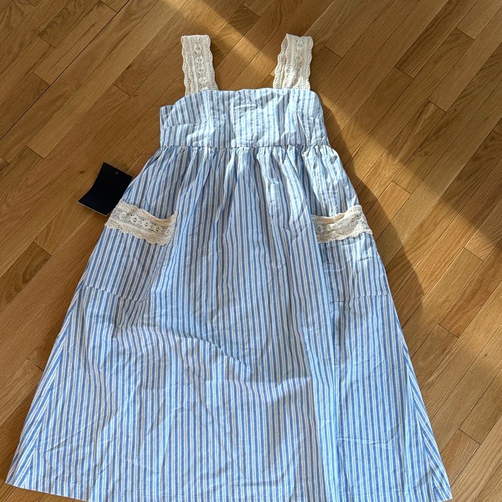 Pomander place brand size small dress